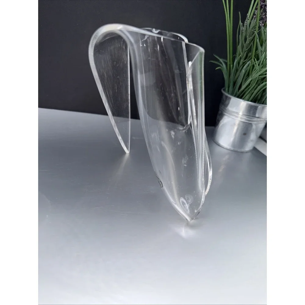Huang LUCITE ENVELOPE SHAPED VINTAGE MCM Acrylic Stand